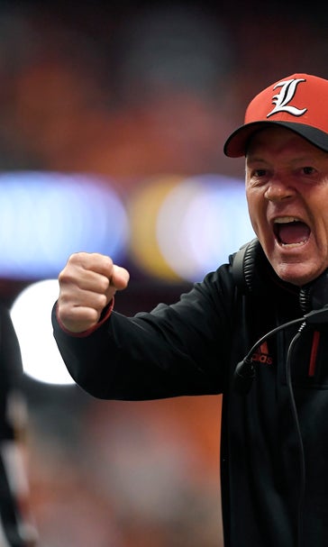 Louisville fires head coach Bobby Petrino with team 2-8